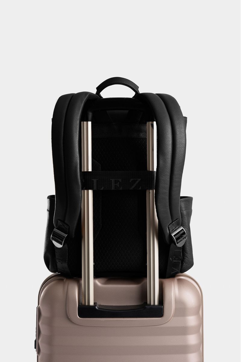 1037780-00-03-Morral-de-cuero