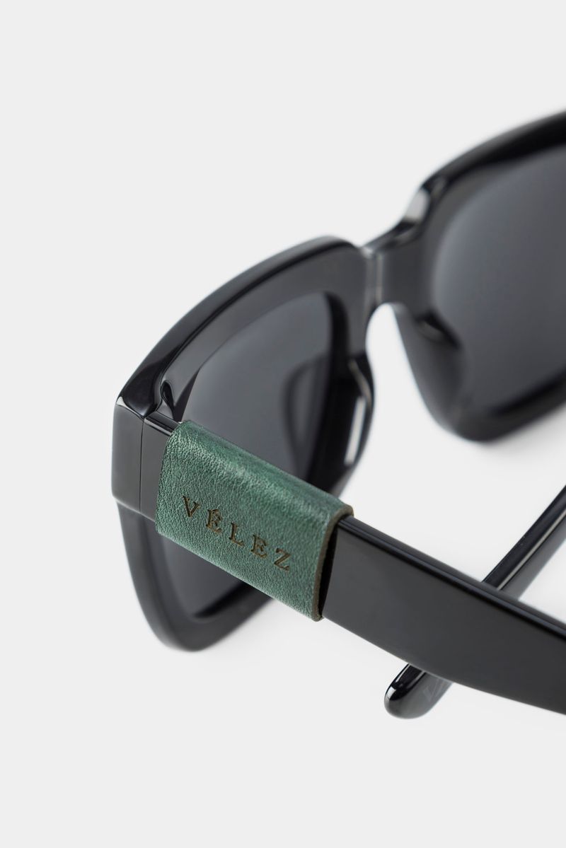 1034046-00-03-Gafas