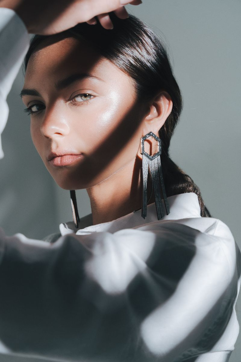 1037685-38-01-Aretes-de-cuero