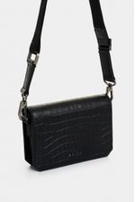 1038388-00-02-Bolso-manos-lubres-de-cuero