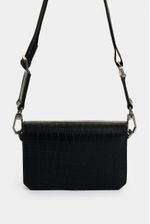 1038388-00-03-Bolso-manos-lubres-de-cuero