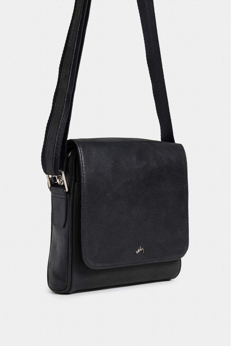1035459-00-02-Bolso-manos-libres-de-cuero