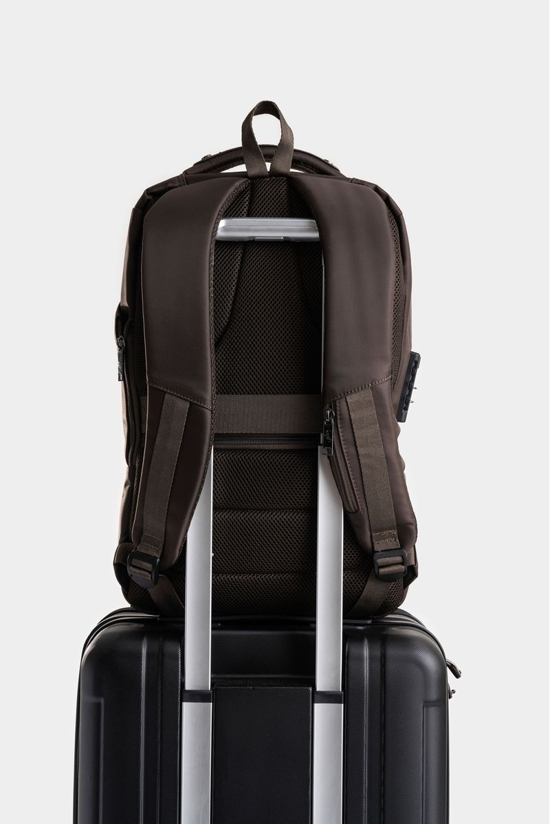 1037842-11-03-Morral