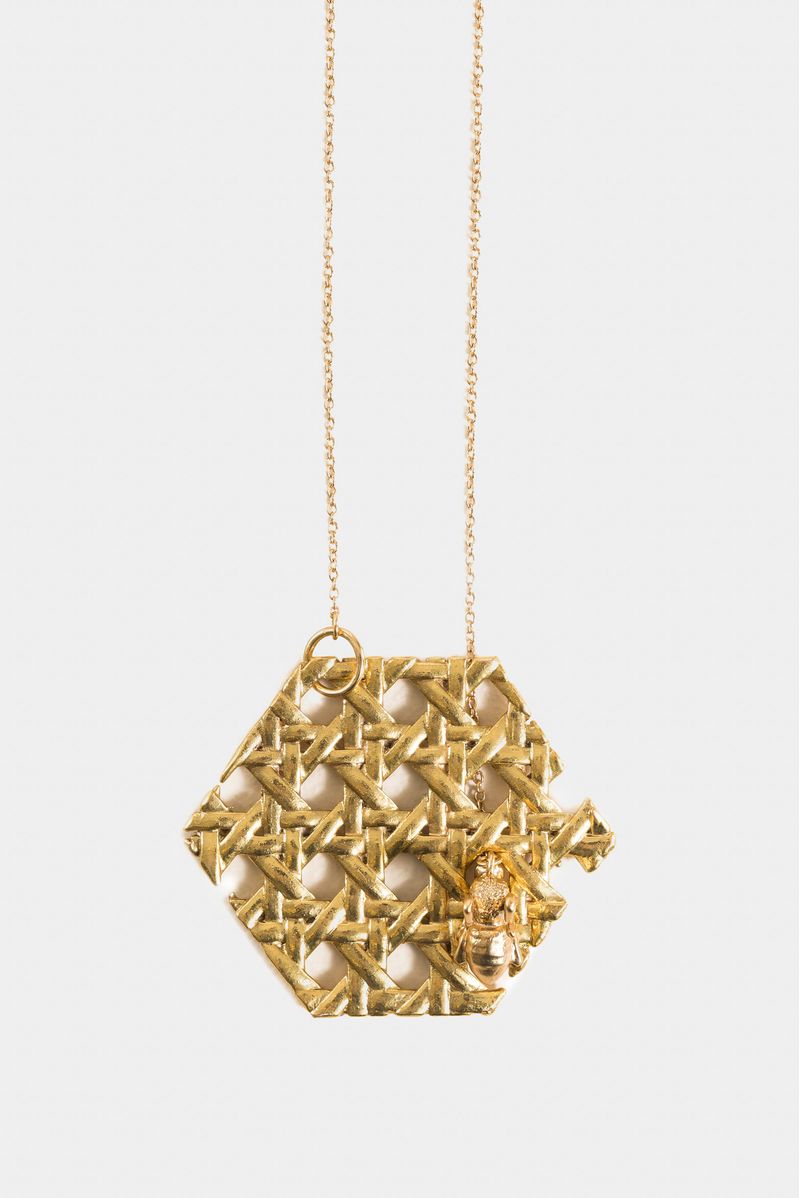 1035621-04-01-COLLAR