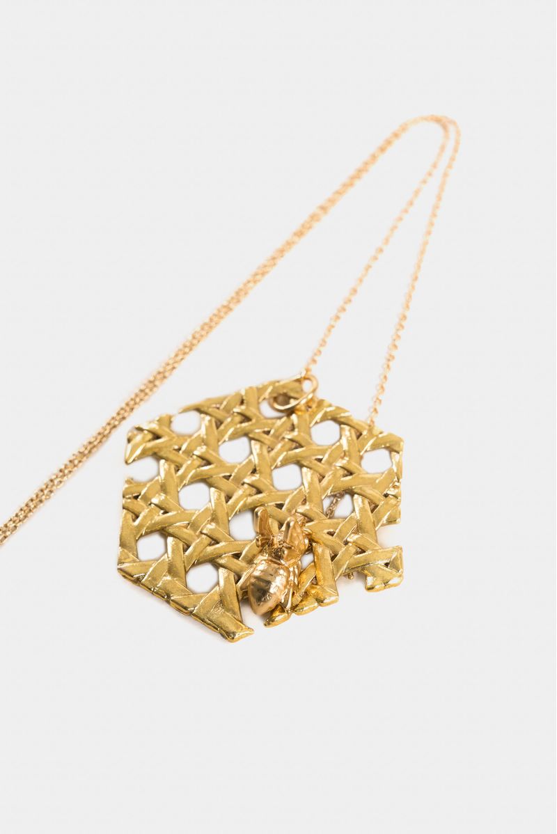 1035621-04-03-COLLAR